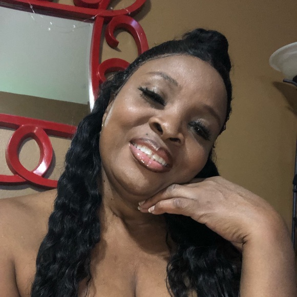 Meet your Posher, Jackie - Picture 2 of 2